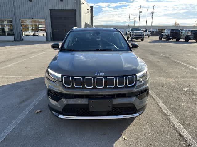 Used 2022 Jeep Compass Limited w/ Elite Group AWD/4WD image 3