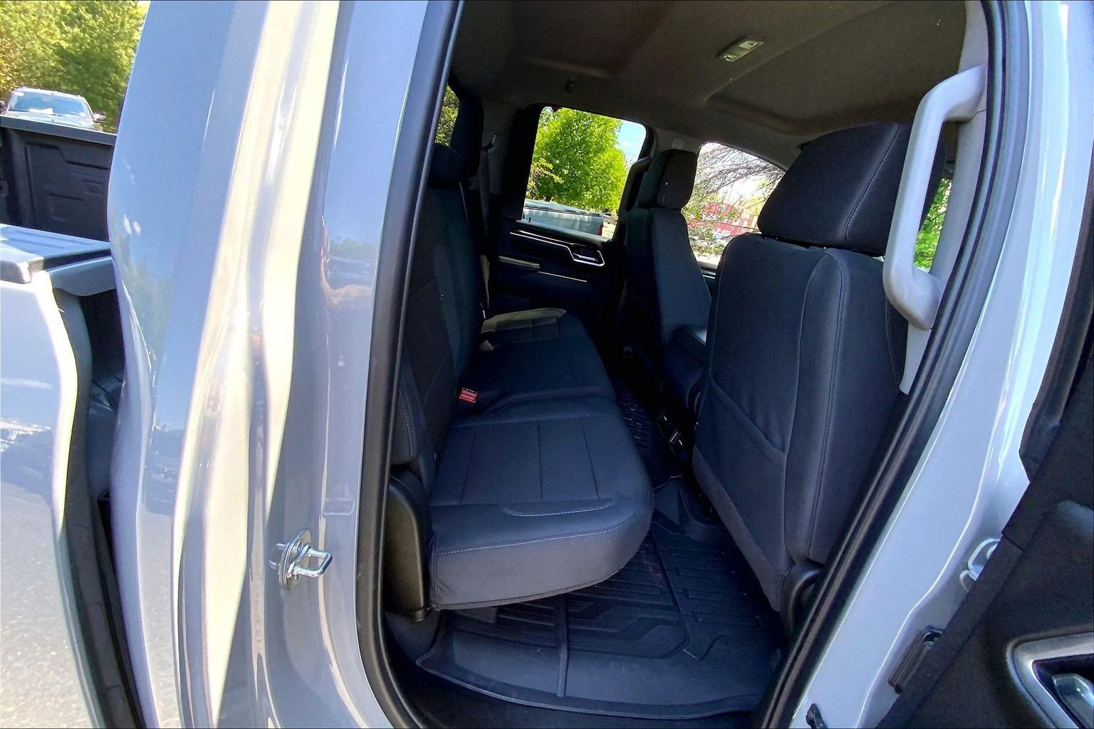 Used 2025 GMC Sierra 2500 SLE w/ SLE Value Package; AWD/4WD image 15