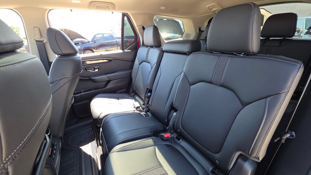 Certified 2025 Honda Pilot Touring image 19
