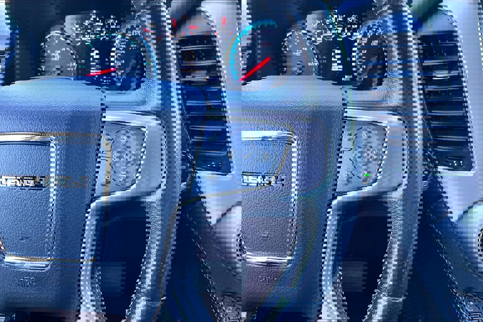 Used 2018 GMC Yukon XL Denali w/ Denali Ultimate Package image 16