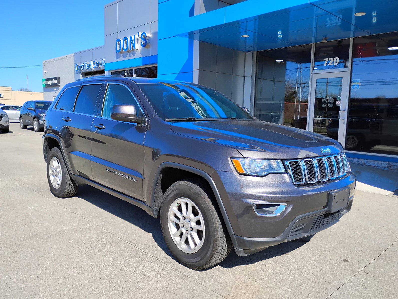 Used 2020 Jeep Grand Cherokee Laredo image 3