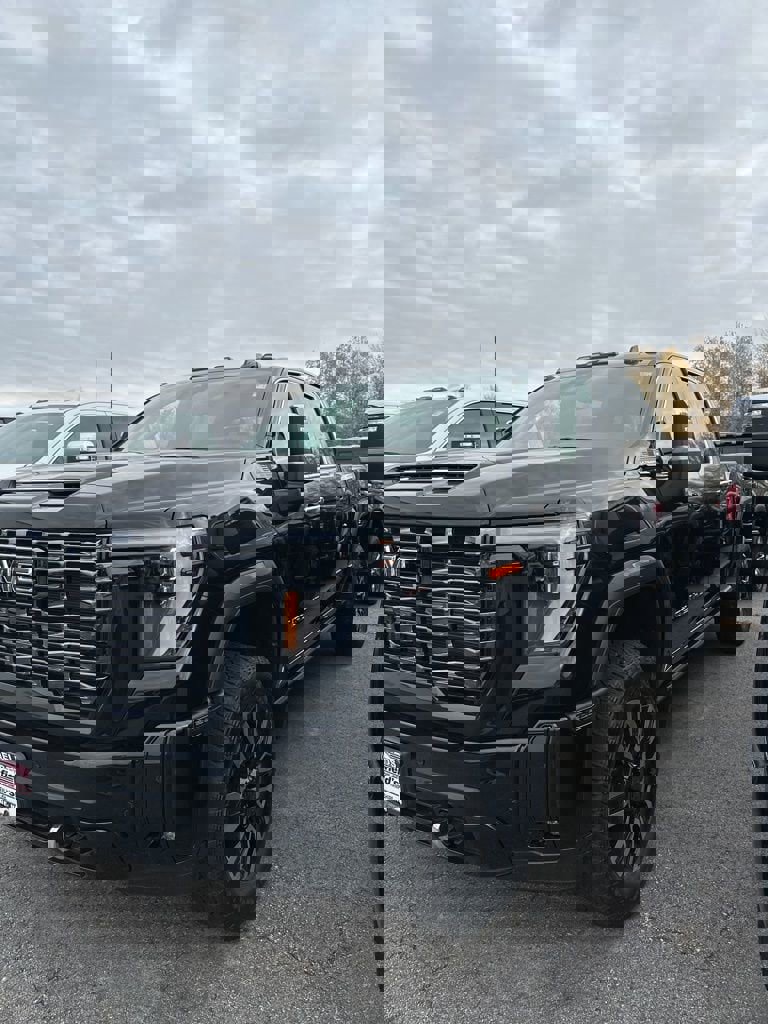 New 2025 GMC Sierra 3500 Denali Ultimate image 2