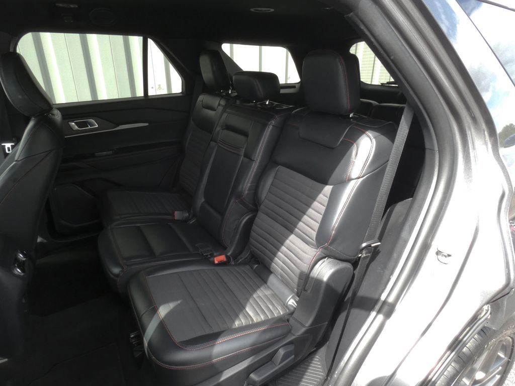 Used 2025 Ford Explorer ST-Line w/ ST-Line Street Pack AWD/4WD image 32