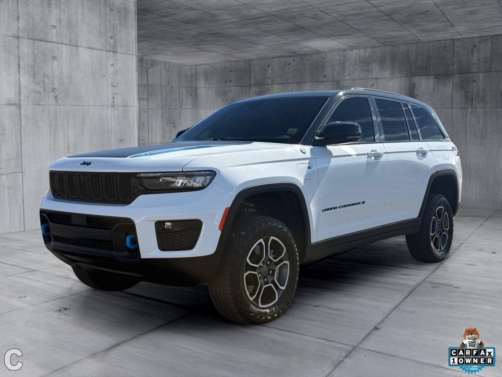 Used 2023 Jeep Grand Cherokee Trailhawk AWD/4WD image 2