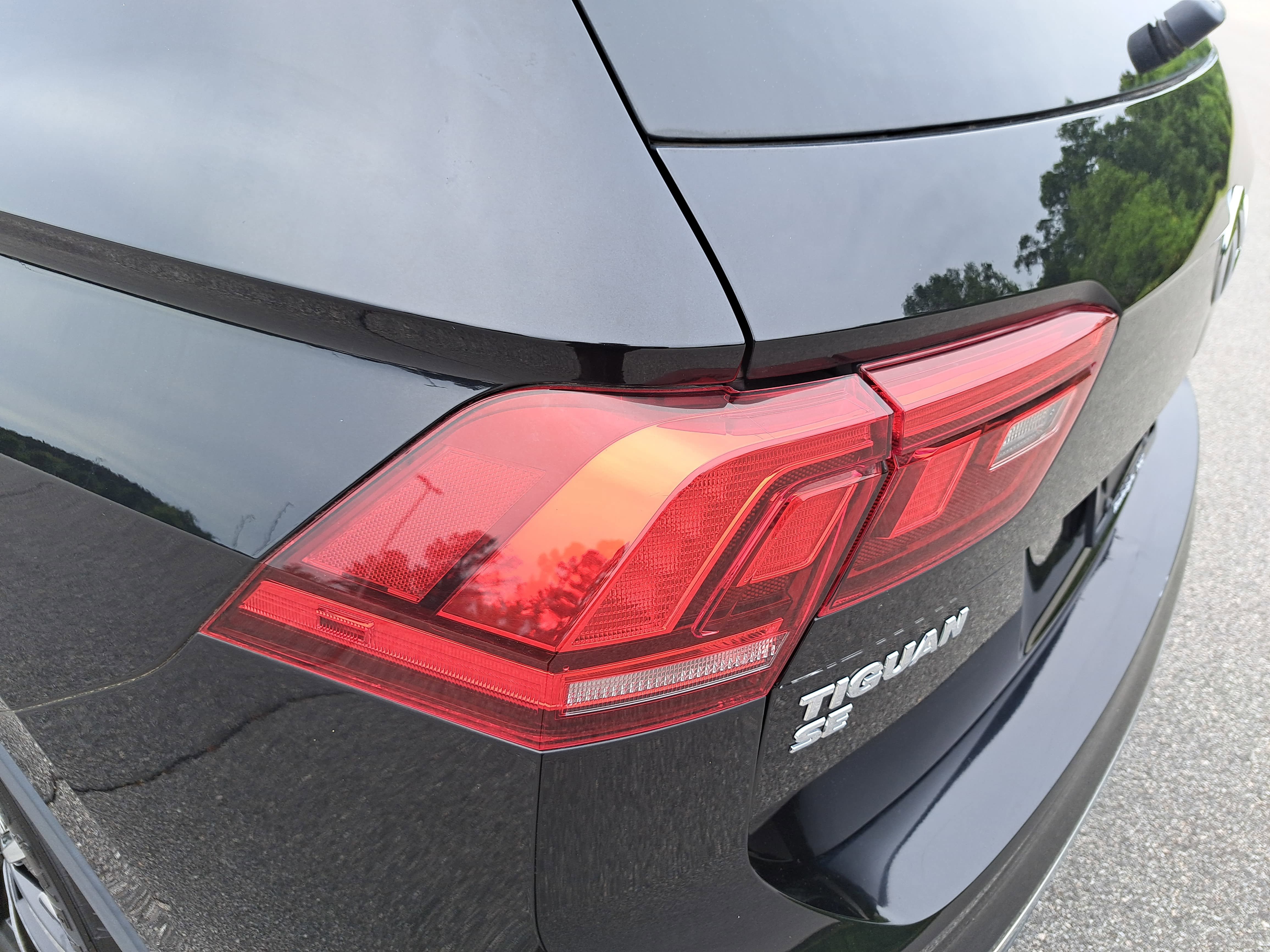 Certified 2021 Volkswagen Tiguan SE FWD image 33