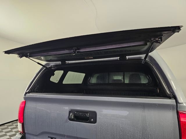 Used 2018 Toyota Tacoma TRD Off-Road w/ Technology Package image 18