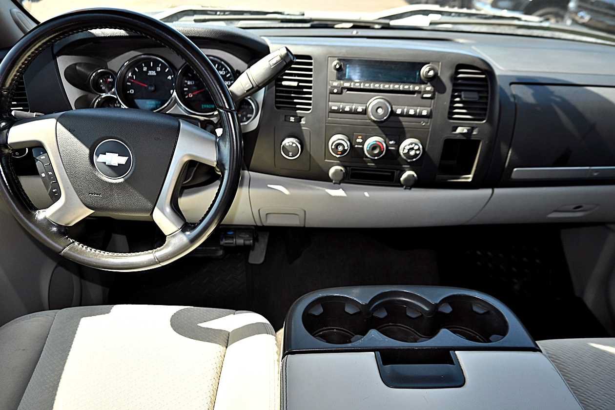 Used 2007 Chevrolet Silverado 2500 LT AWD/4WD image 17