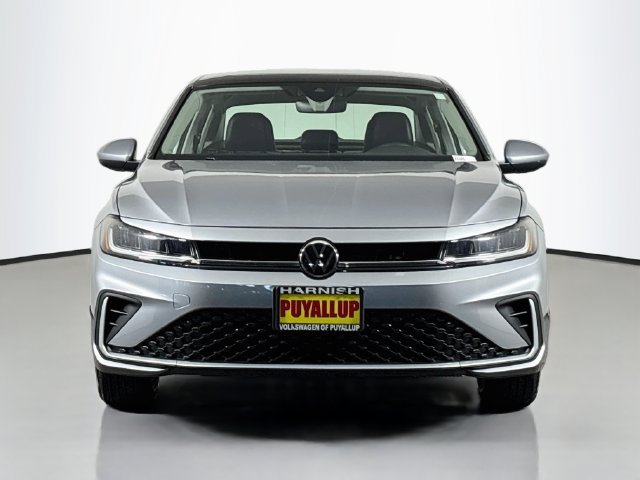 Used 2025 Volkswagen Jetta SE FWD image 2