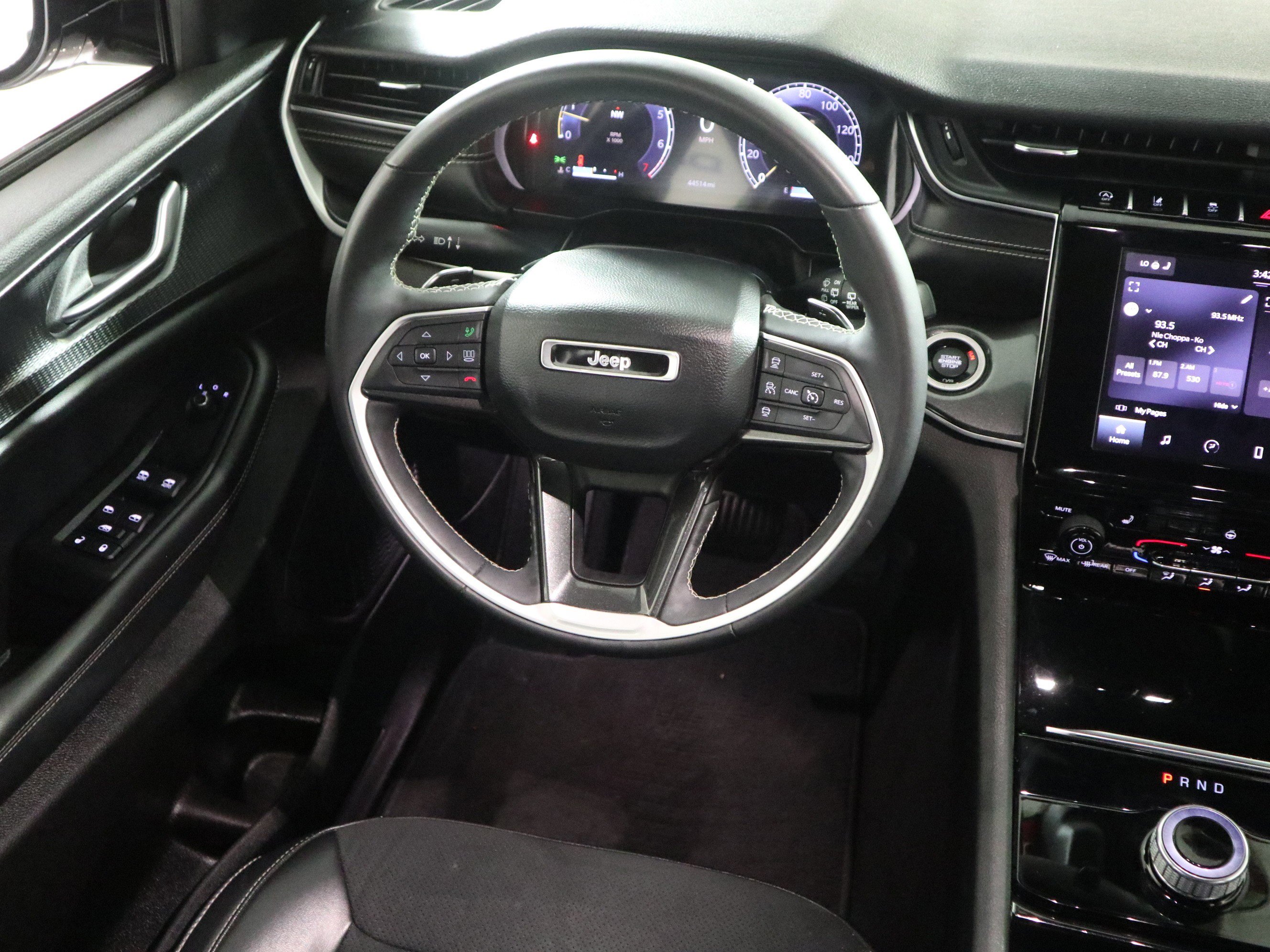 Used 2023 Jeep Grand Cherokee Altitude image 17