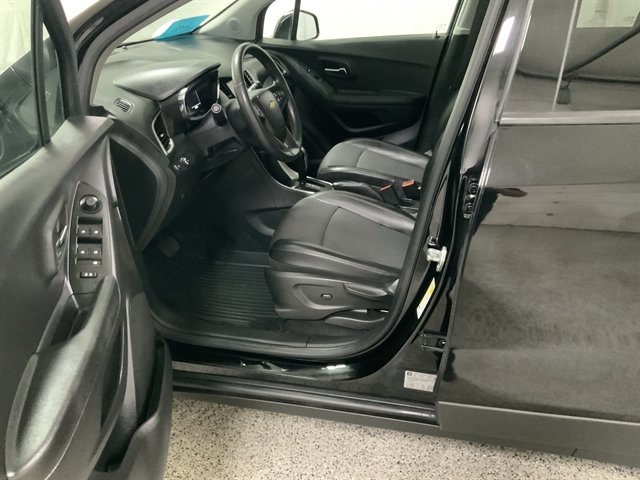 Used 2021 Chevrolet Trax LT AWD/4WD image 14
