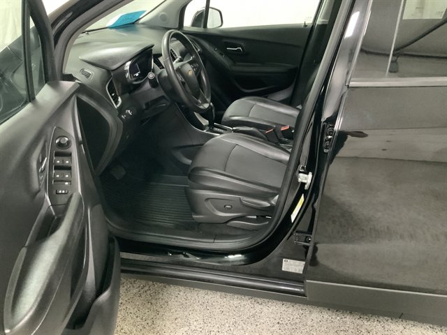 Used 2021 Chevrolet Trax LT AWD/4WD image 14