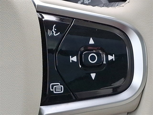 Used 2025 Volvo XC60 B5 Plus w/ Protection Package Premier image 23