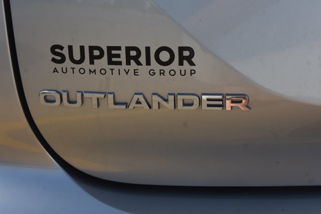Used 2025 Mitsubishi Outlander SE FWD image 7