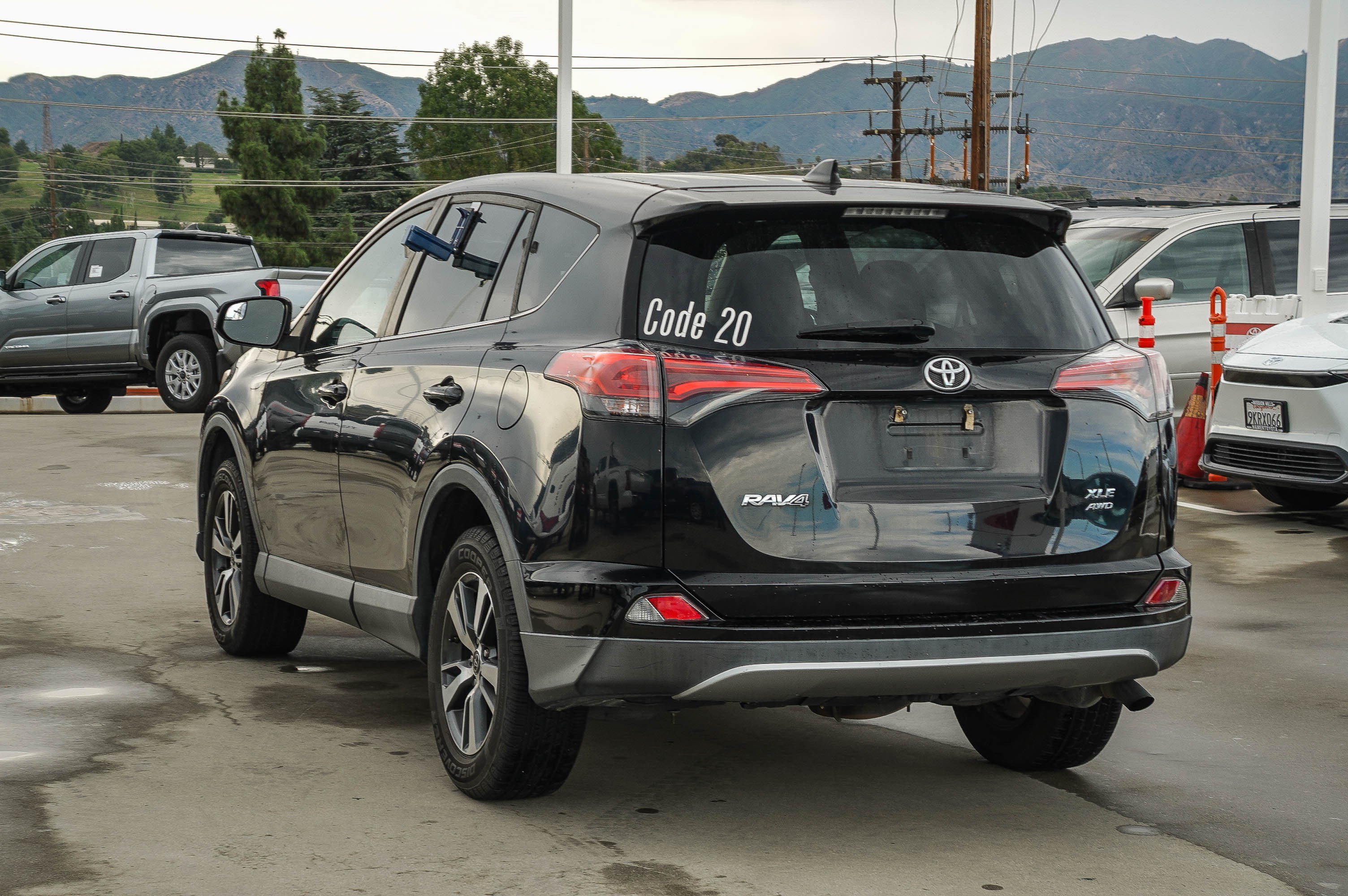 Certified 2018 Toyota RAV4 XLE AWD/4WD image 5