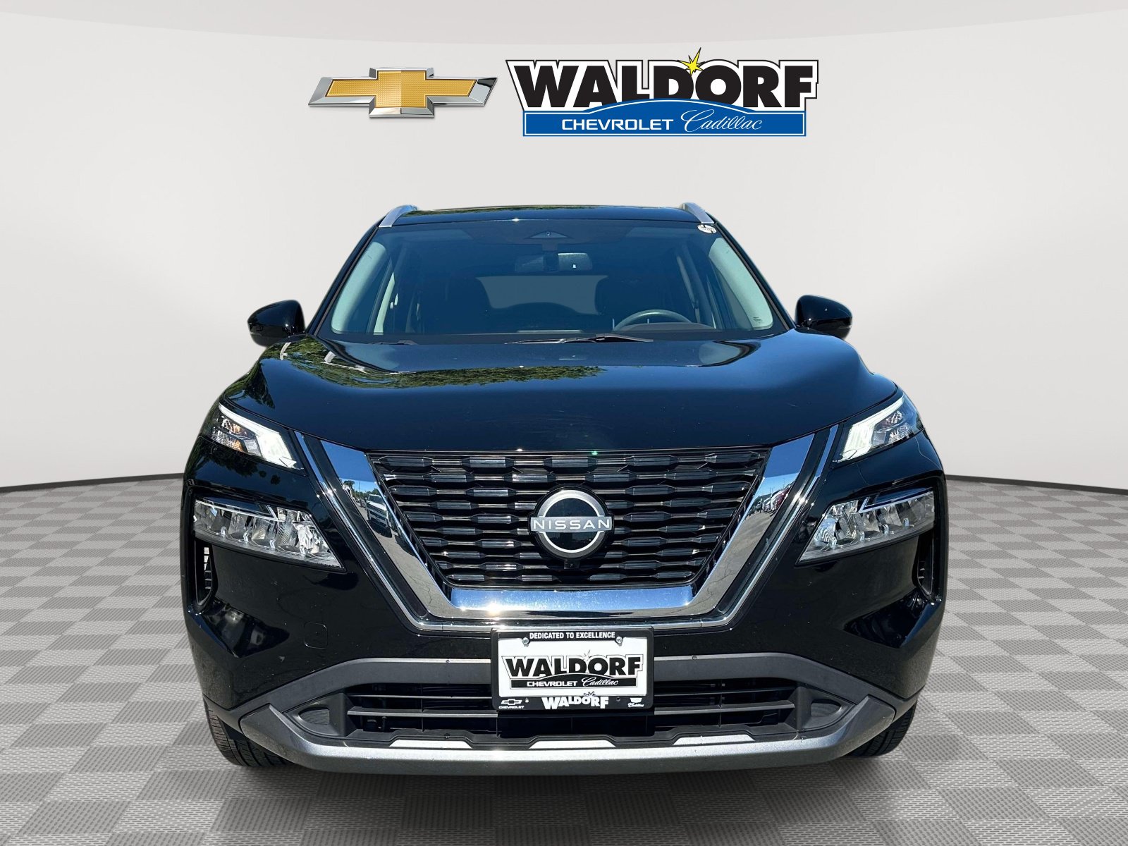 Used 2023 Nissan Rogue SL FWD image 2