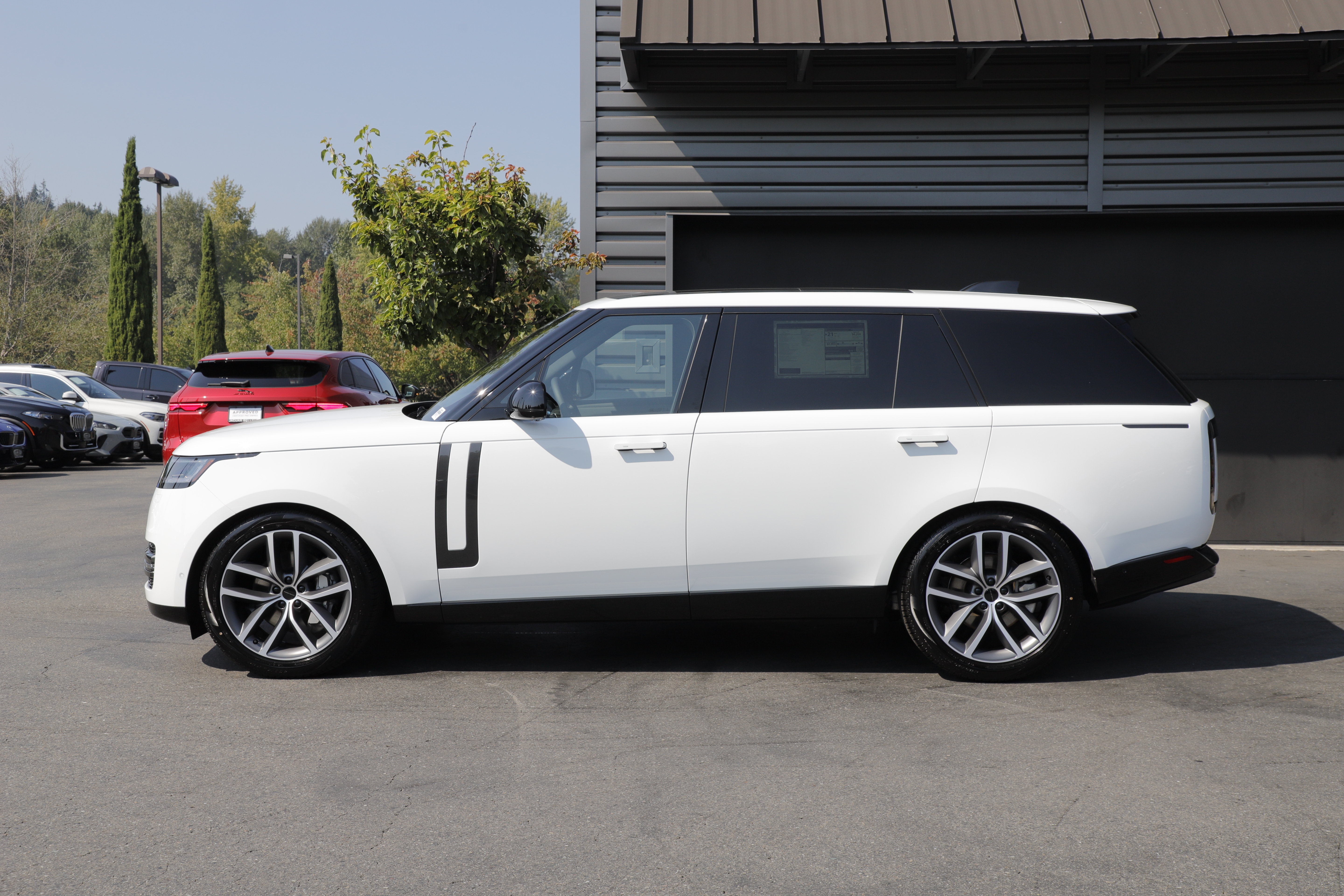 New 2026 Land Rover Range Rover Long Wheelbase SE AWD/4WD image 7
