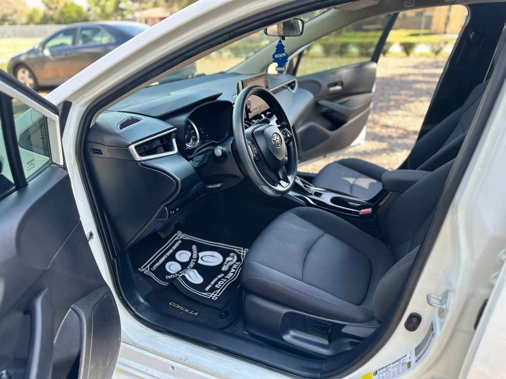 Used 2021 Toyota Corolla LE image 7