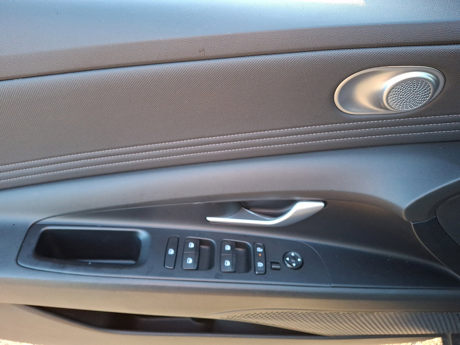 Certified 2024 Hyundai Elantra Limited FWD image 12