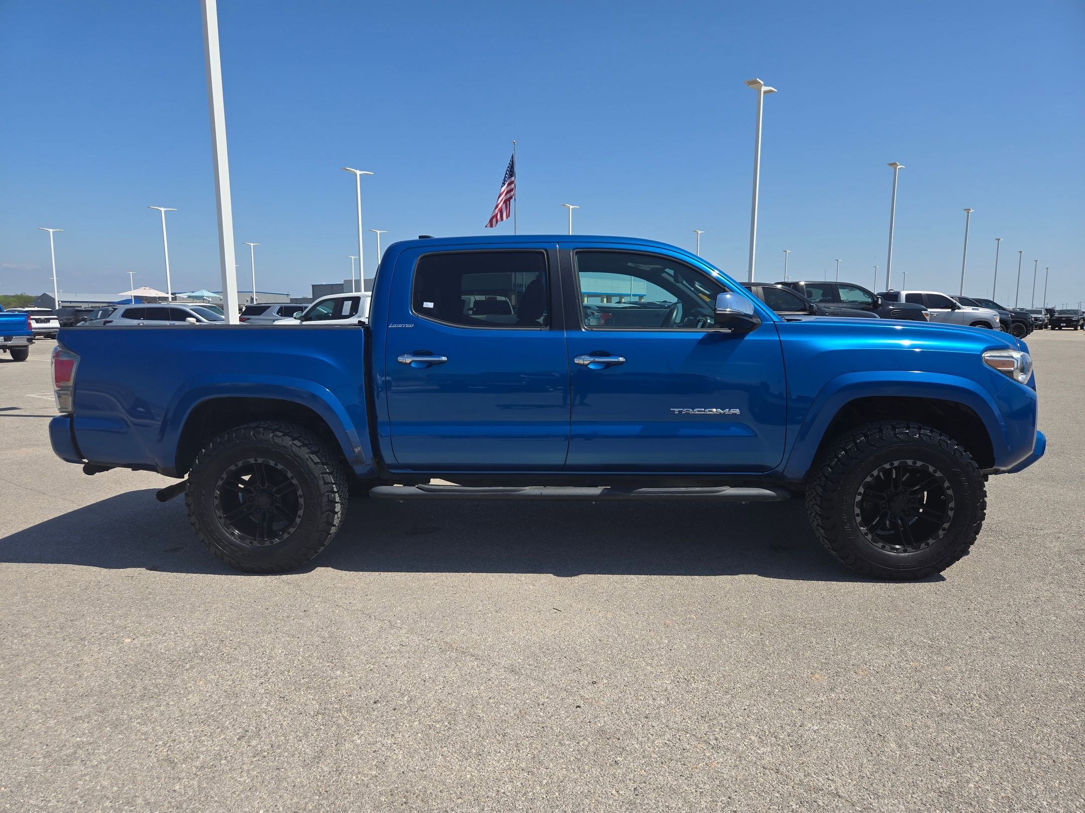 Used 2016 Toyota Tacoma Limited w/ Towing Package image 2