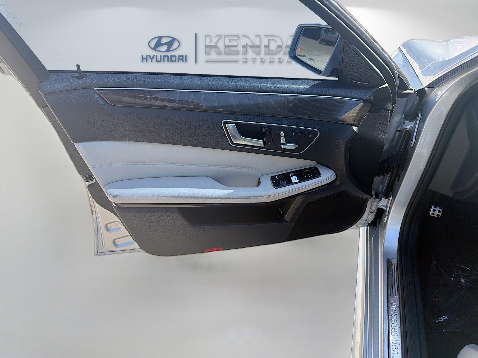 Used 2016 Mercedes-Benz E 350 Sedan w/ Premium Package image 17