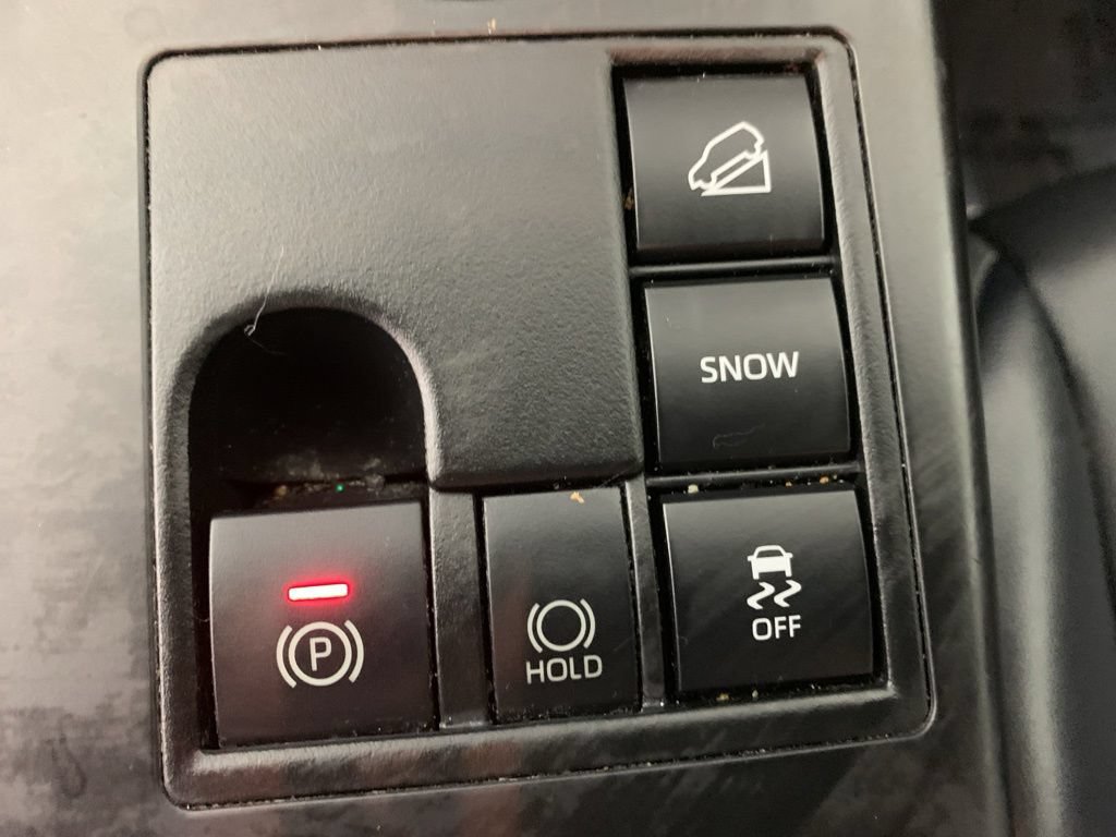 Used 2023 Toyota Highlander XLE AWD/4WD image 27