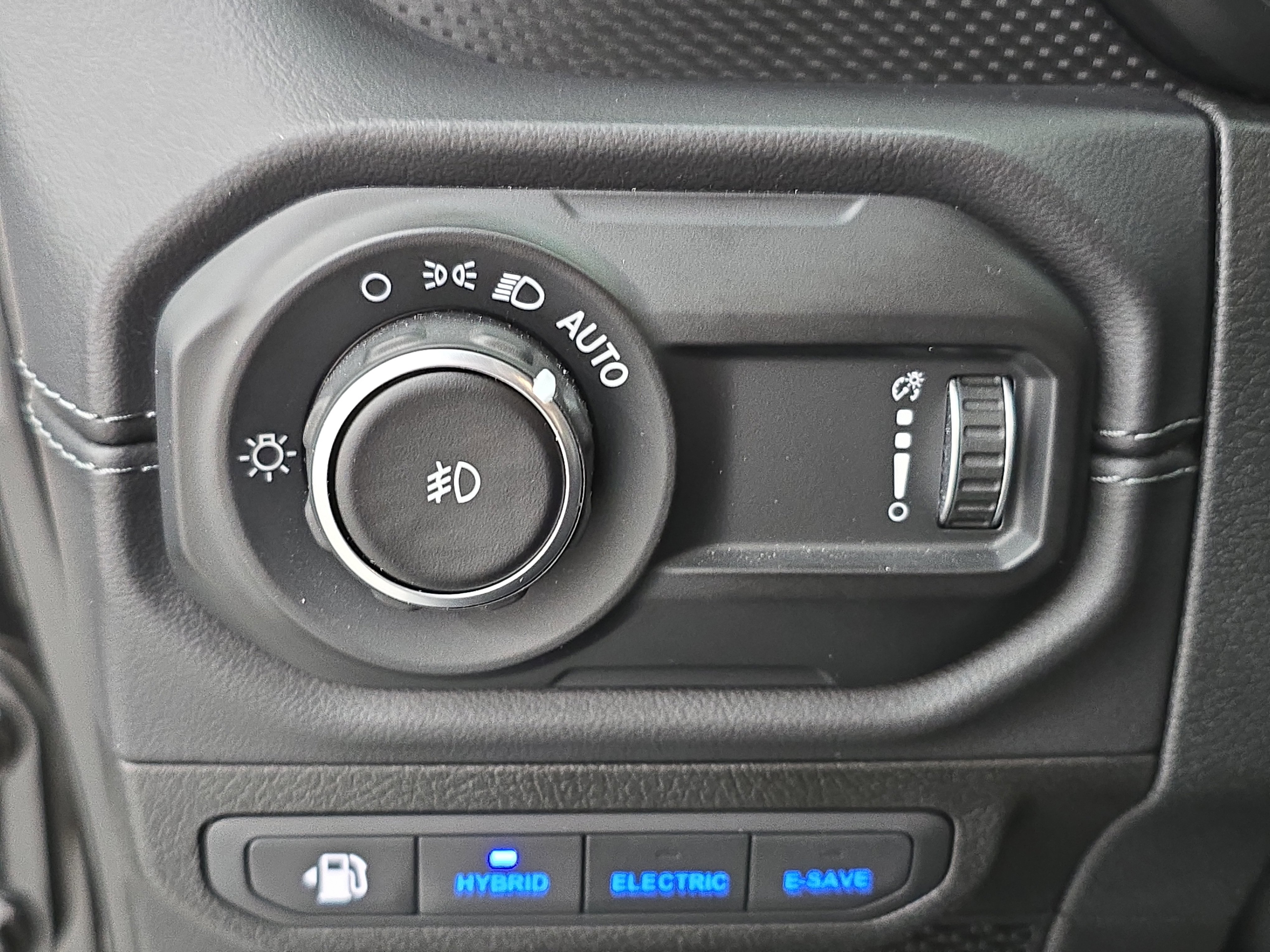 Used 2024 Jeep Wrangler Unlimited Rubicon 4xe w/ Technology Group image 25