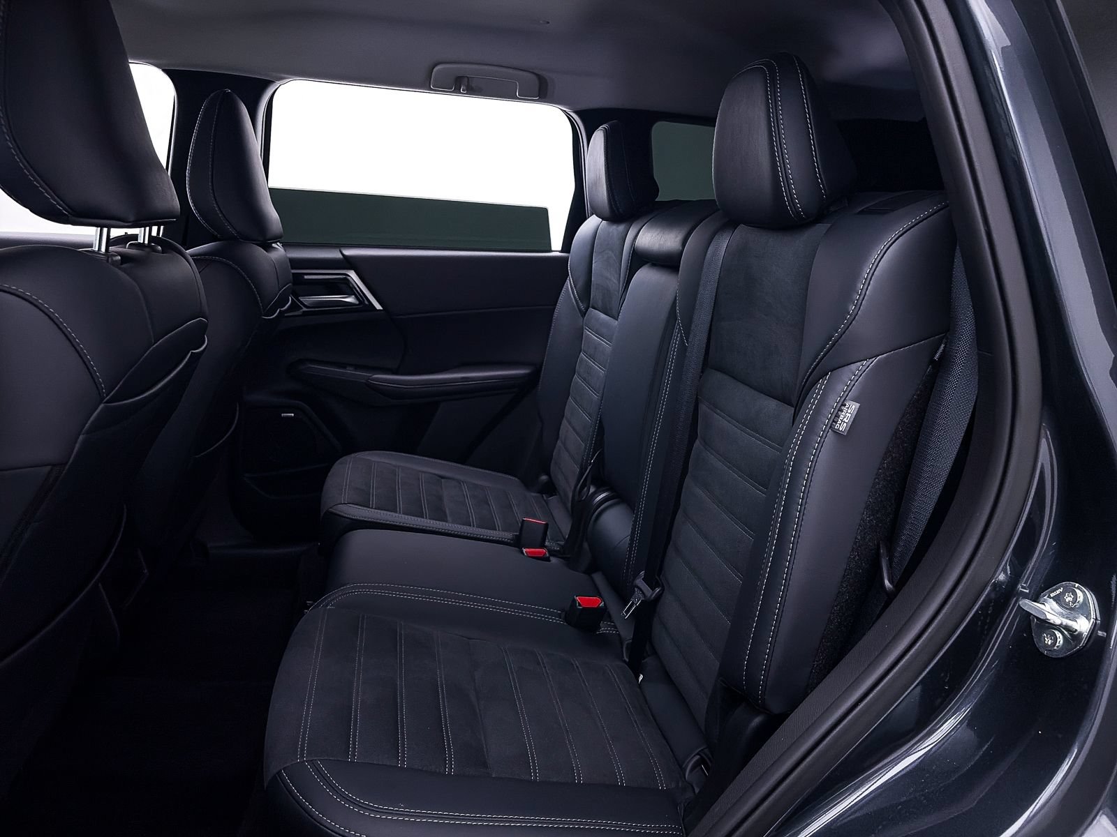 Used 2026 Mitsubishi Outlander SE FWD image 38