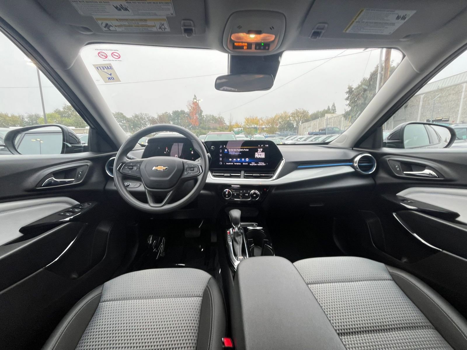 Used 2025 Chevrolet Trax LT image 31