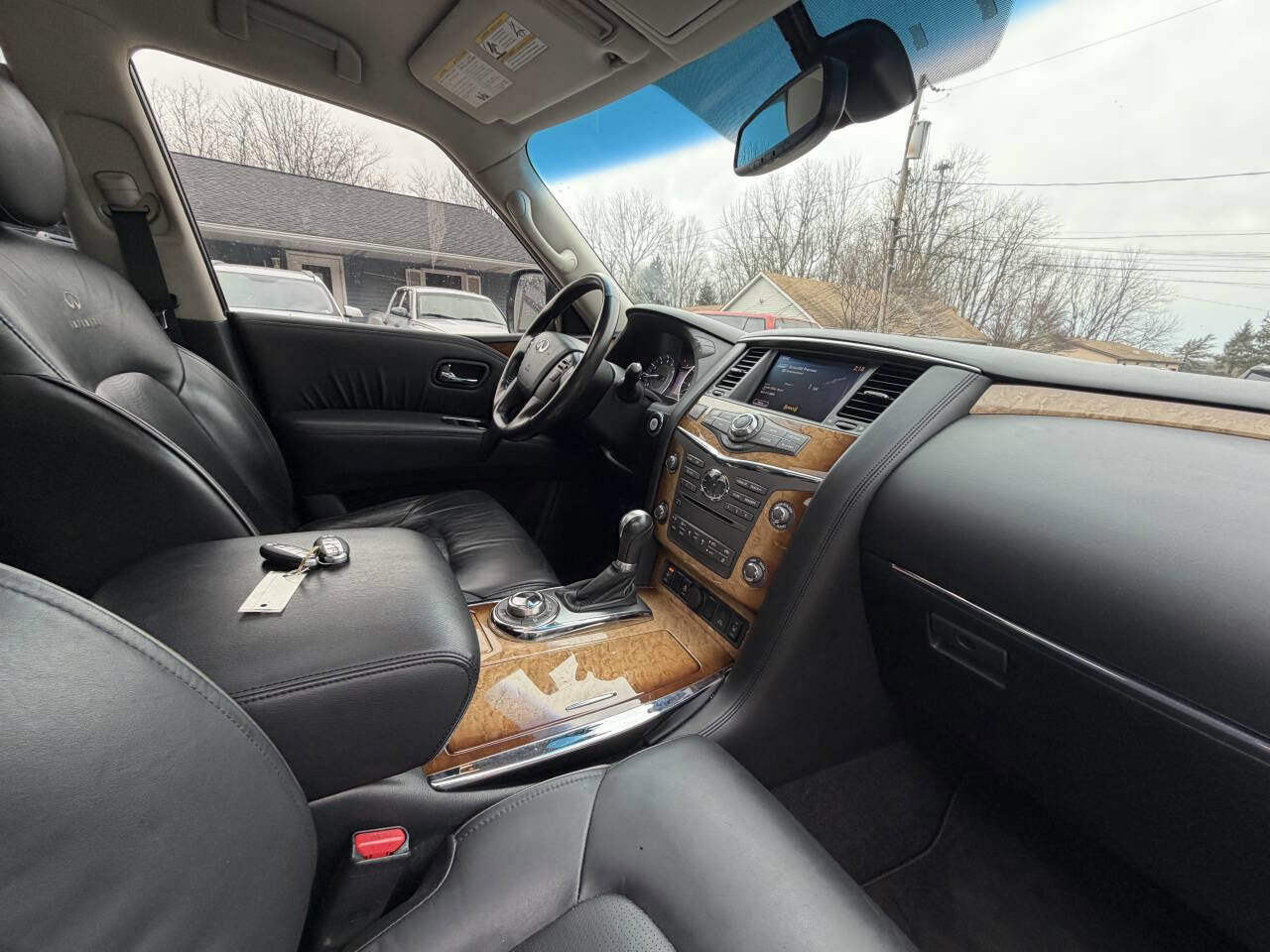 Used 2011 INFINITI QX56 Base 4x4 4dr SUV w/ Theater Pkg image 11