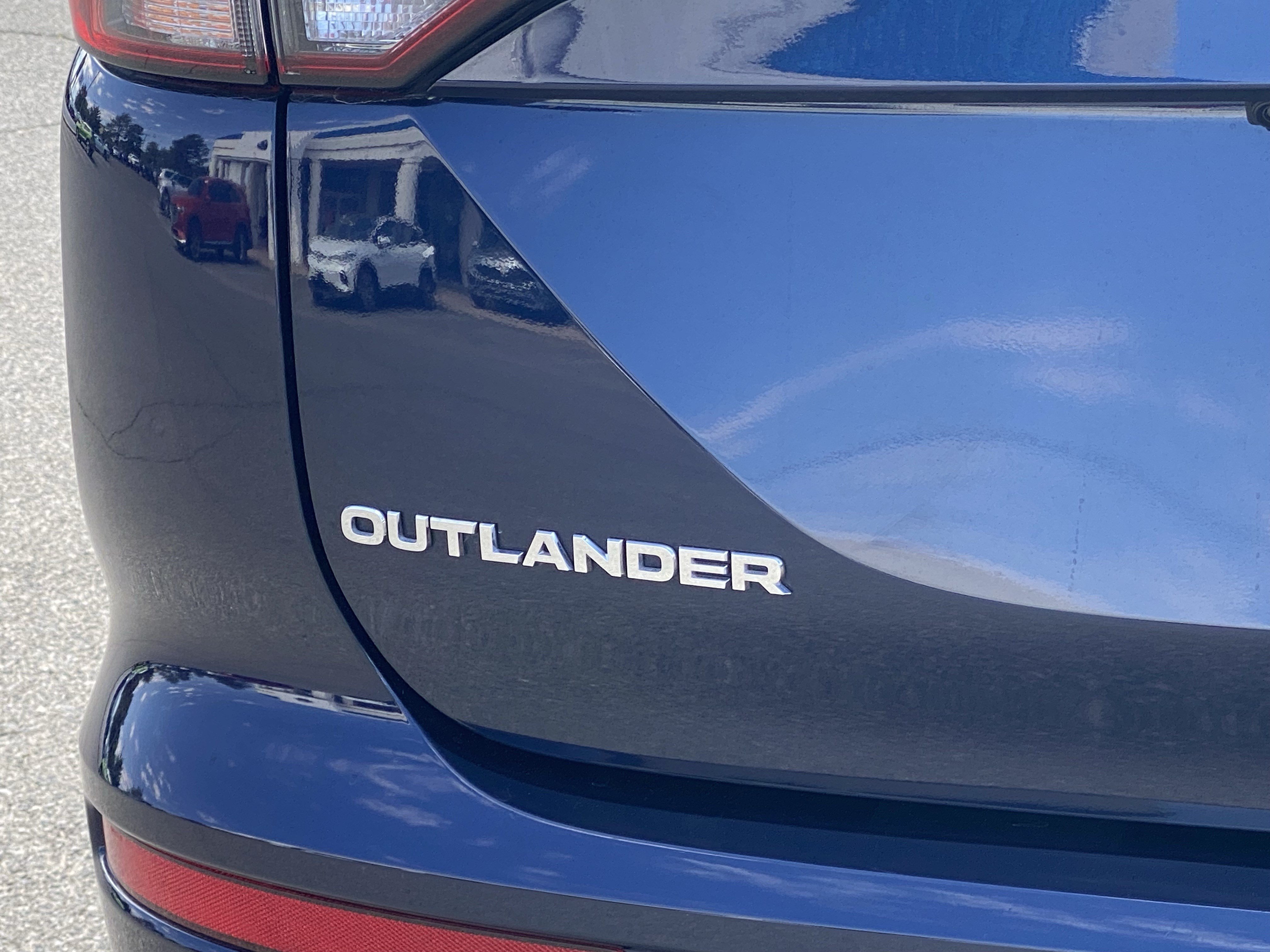 Used 2024 Mitsubishi Outlander SEL AWD/4WD image 26