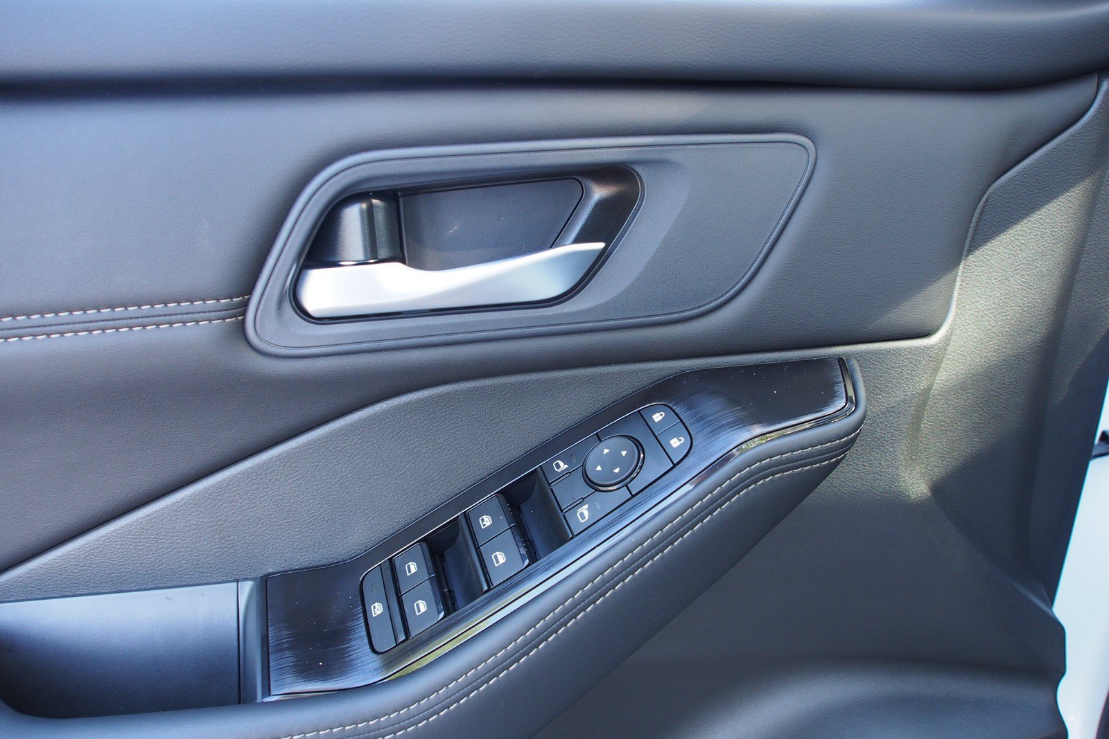 New 2026 Nissan Rogue Dark Armor FWD image 19