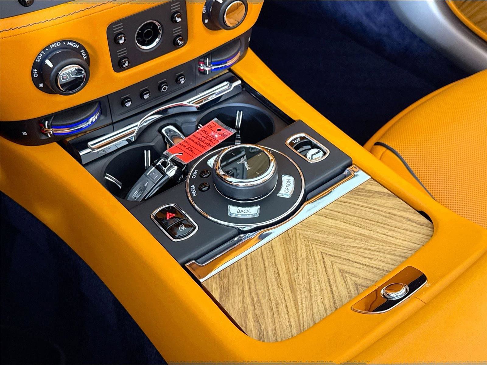 Used 2021 Rolls-Royce Dawn image 23