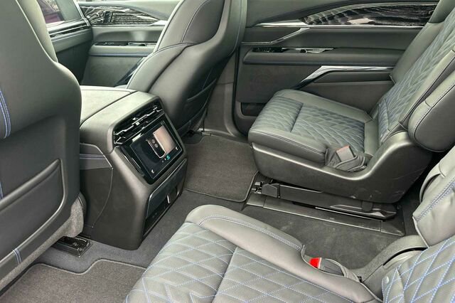 New 2025 Cadillac Escalade IQ Sport 1 w/ LPO, ONYX Package image 12