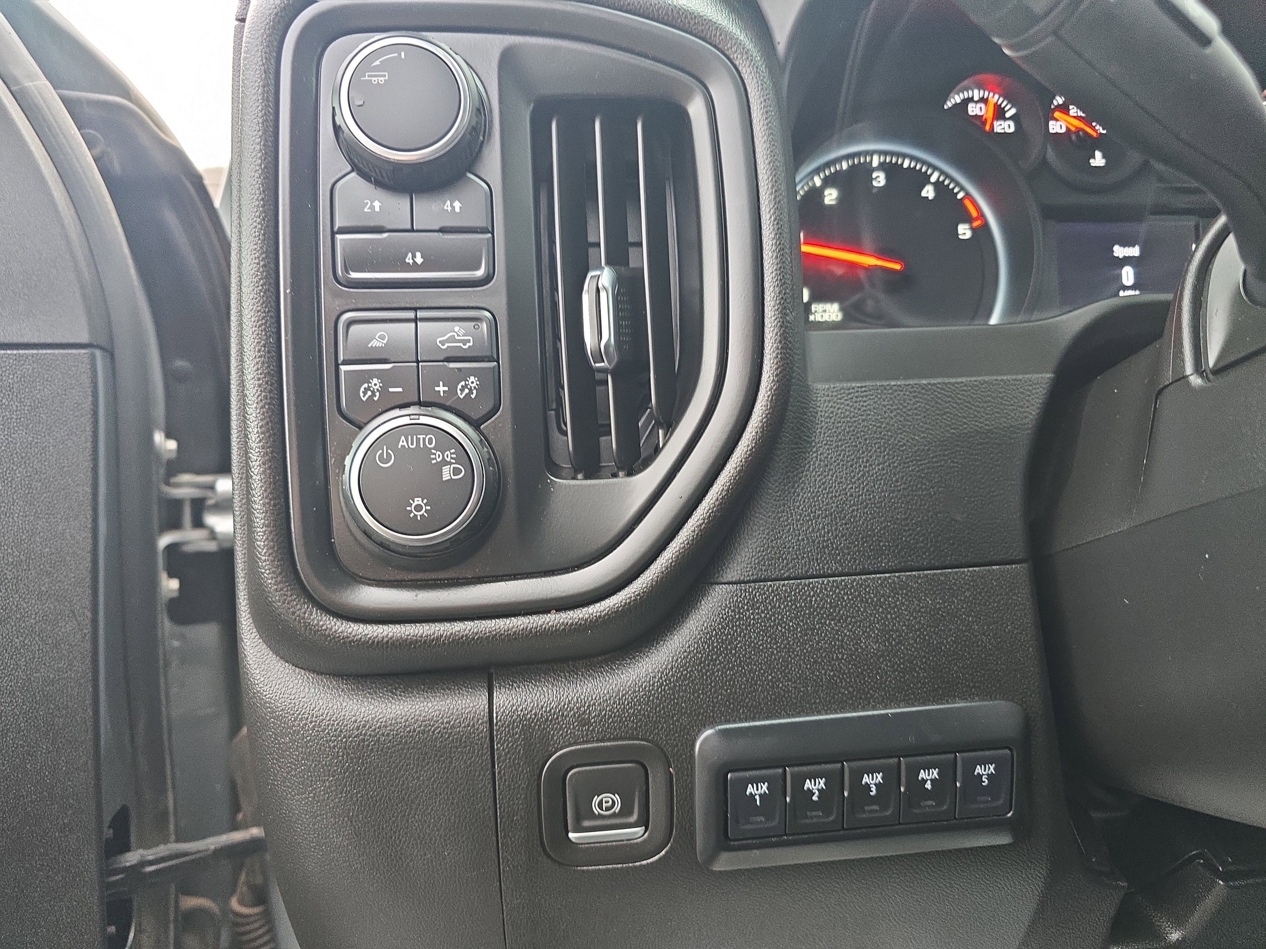 Used 2024 Chevrolet Silverado 3500 W/T image 18