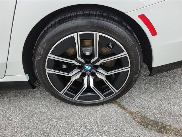 Used 2024 BMW 760i xDrive w/ Premium Package 2 AWD/4WD image 25