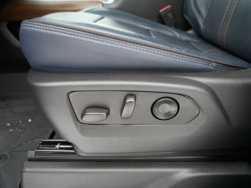 Used 2022 Chevrolet Silverado 1500 High Country image 19