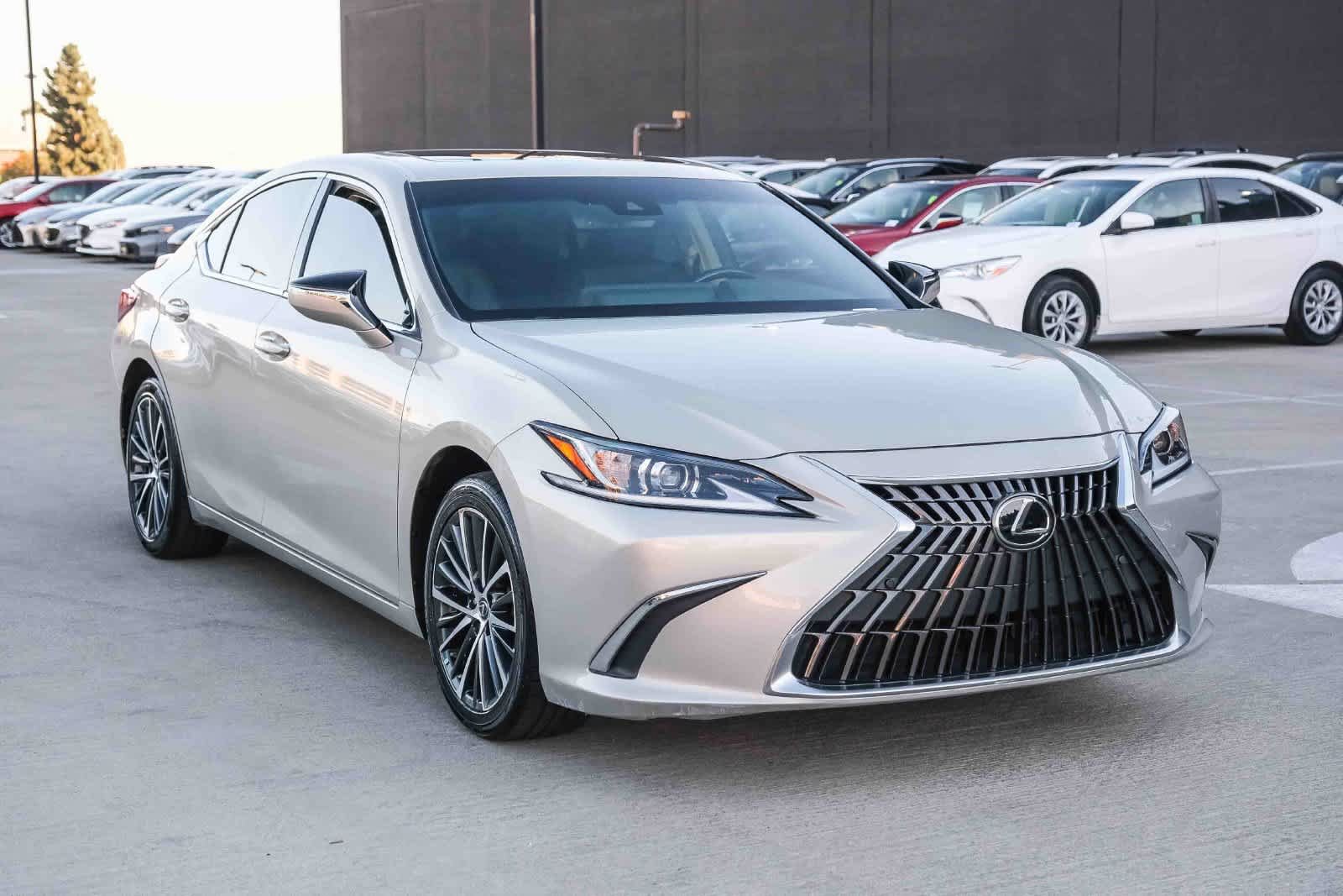 Used 2023 Lexus ES 300h w/ Premium Package FWD image 3