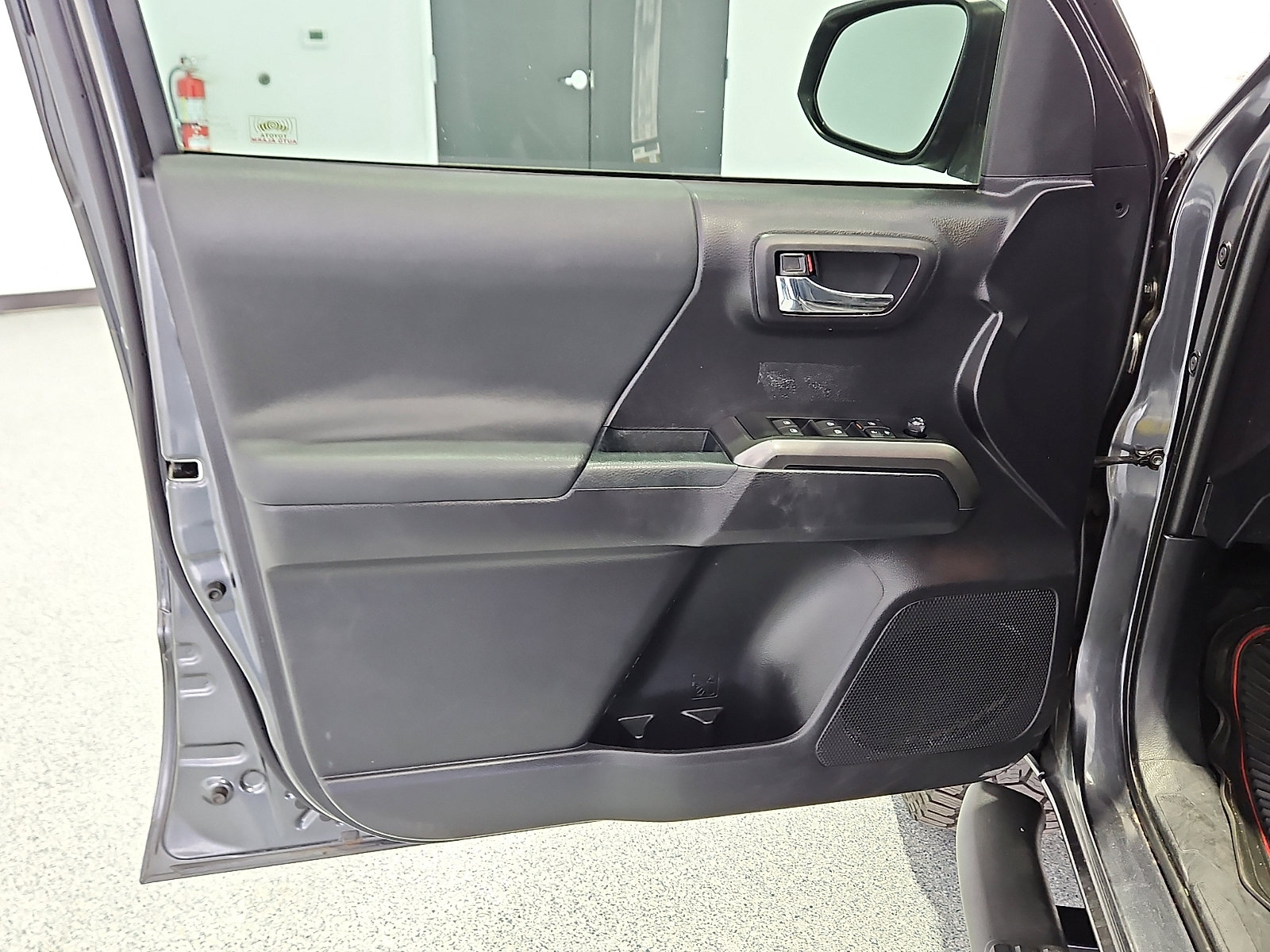 Used 2020 Toyota Tacoma TRD Off-Road image 14