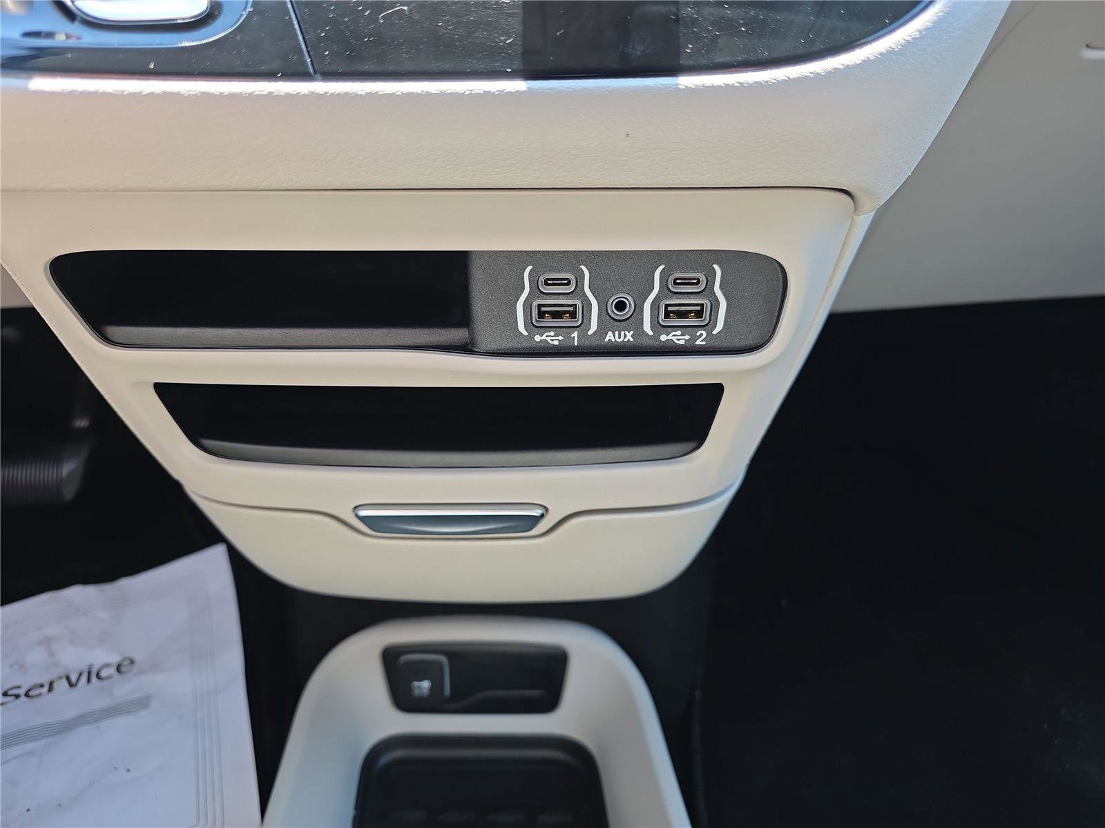 Used 2023 Chrysler Pacifica Touring-L image 26