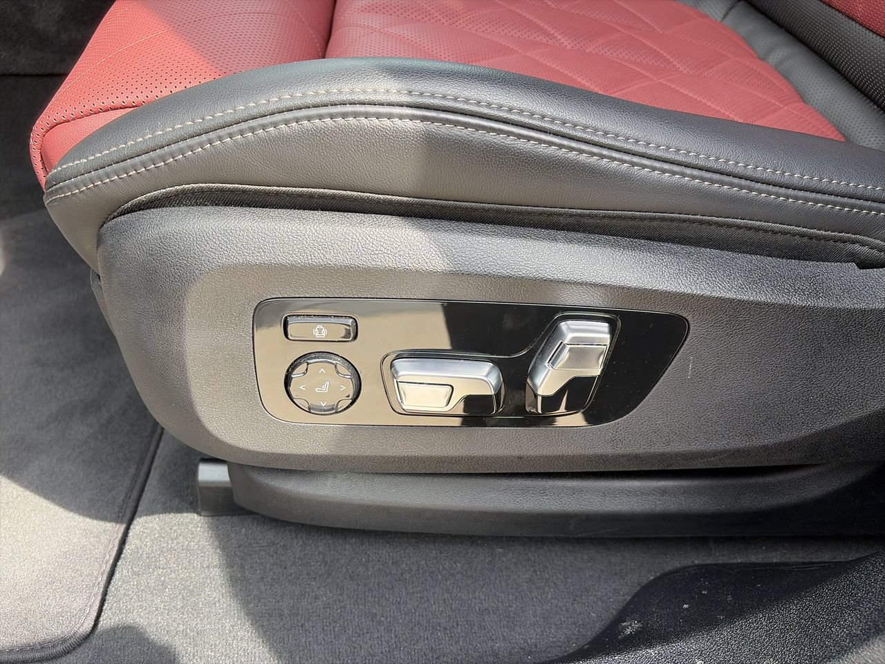Certified 2026 BMW X6 M60i AWD/4WD image 15
