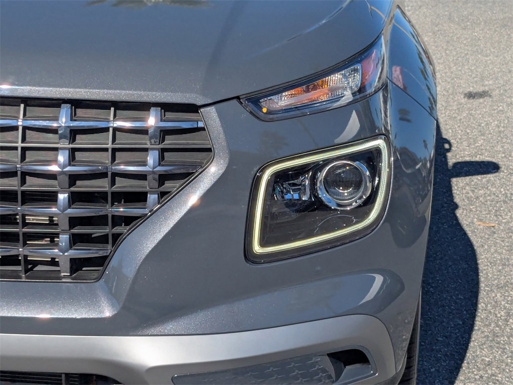 Used 2023 Hyundai Venue Limited image 9