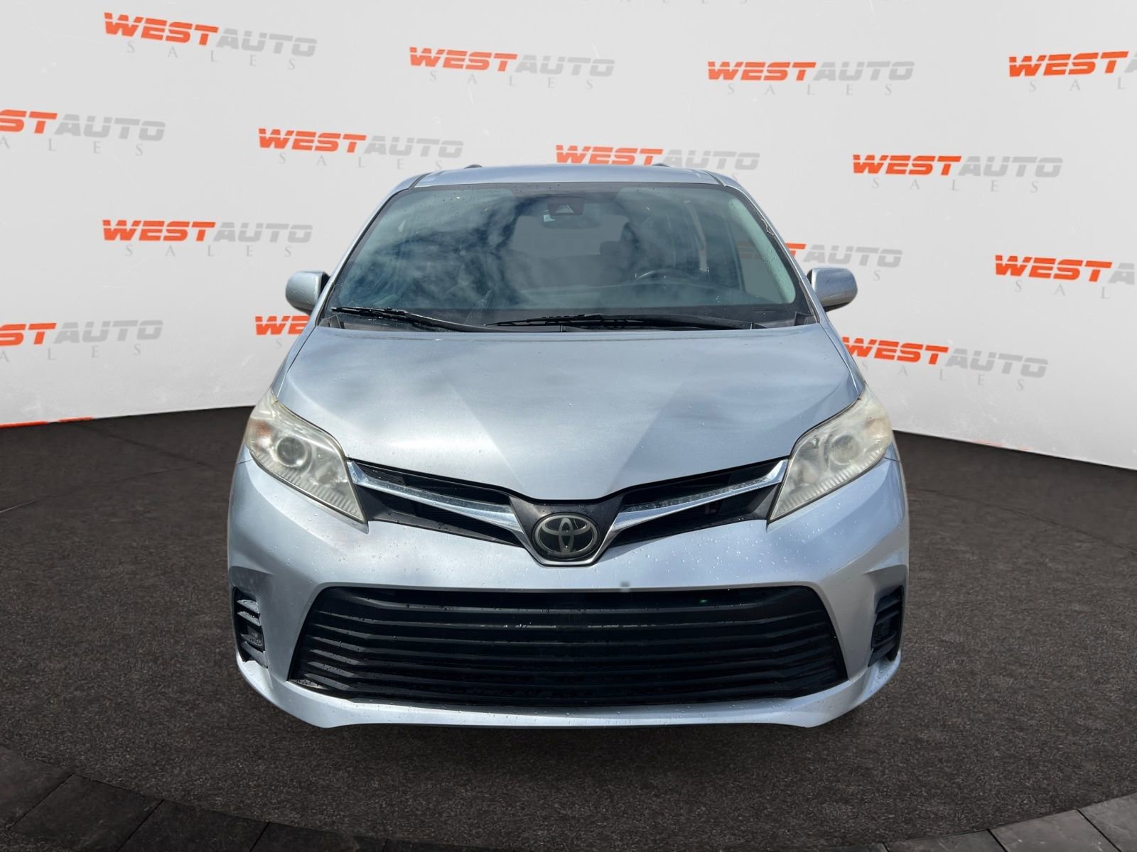 Used 2019 Toyota Sienna LE w/ LE Preferred Package FWD image 8