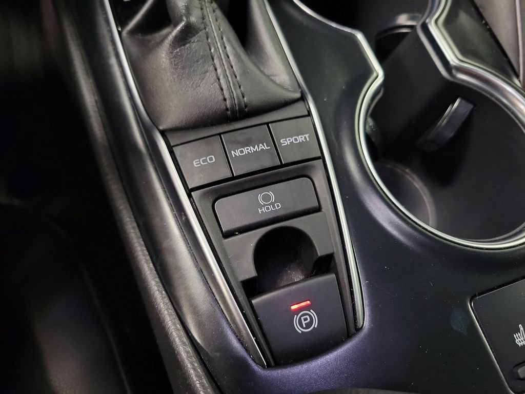 Used 2018 Toyota Camry XLE FWD image 19