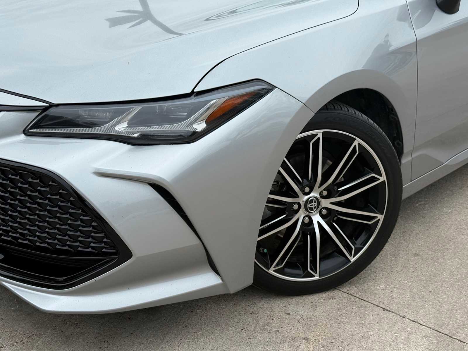 Used 2019 Toyota Avalon Touring w/ Advanced Safety Package FWD image 3