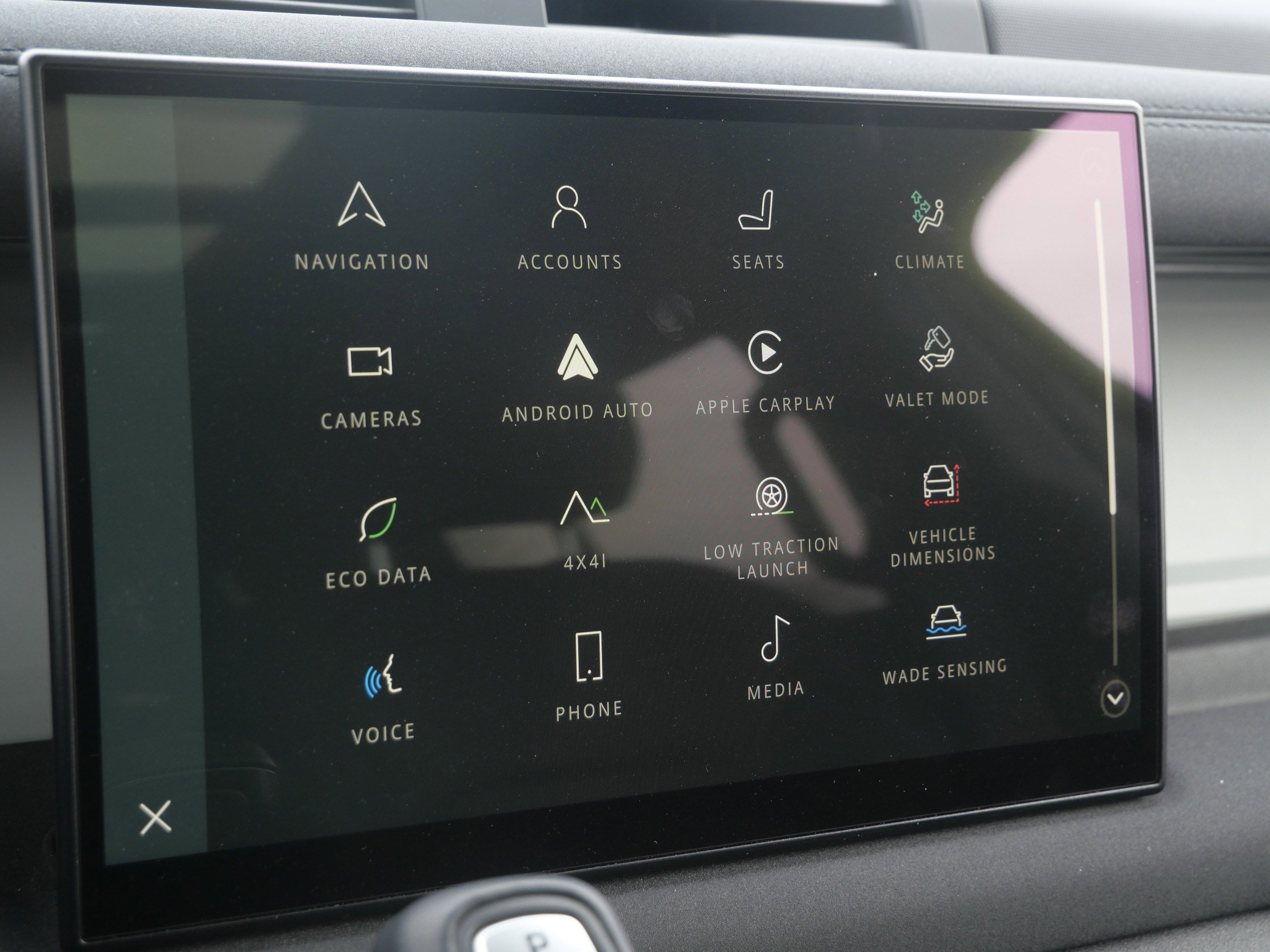 Certified 2023 Land Rover Defender 130 SE image 29