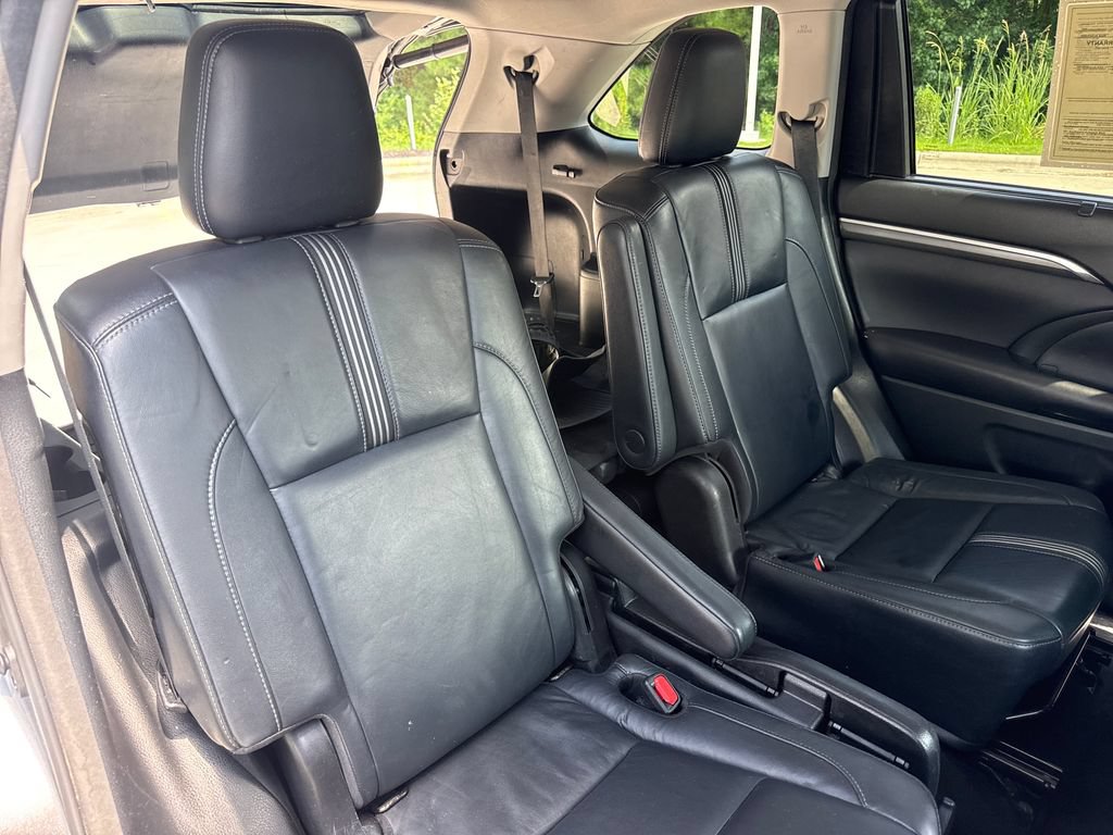 Used 2017 Toyota Highlander SE AWD/4WD image 33