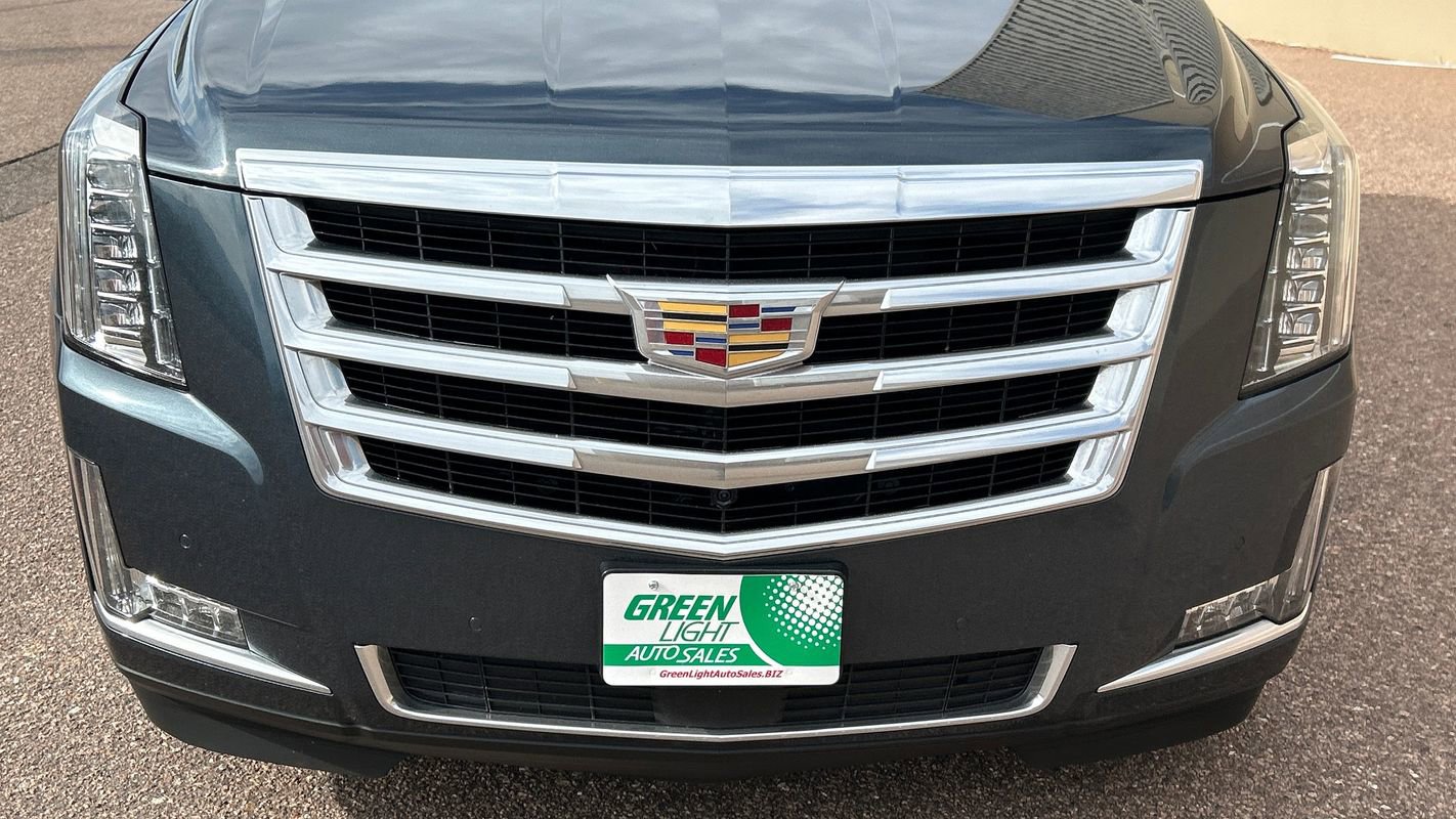 Used 2020 Cadillac Escalade Premium Luxury AWD/4WD image 17