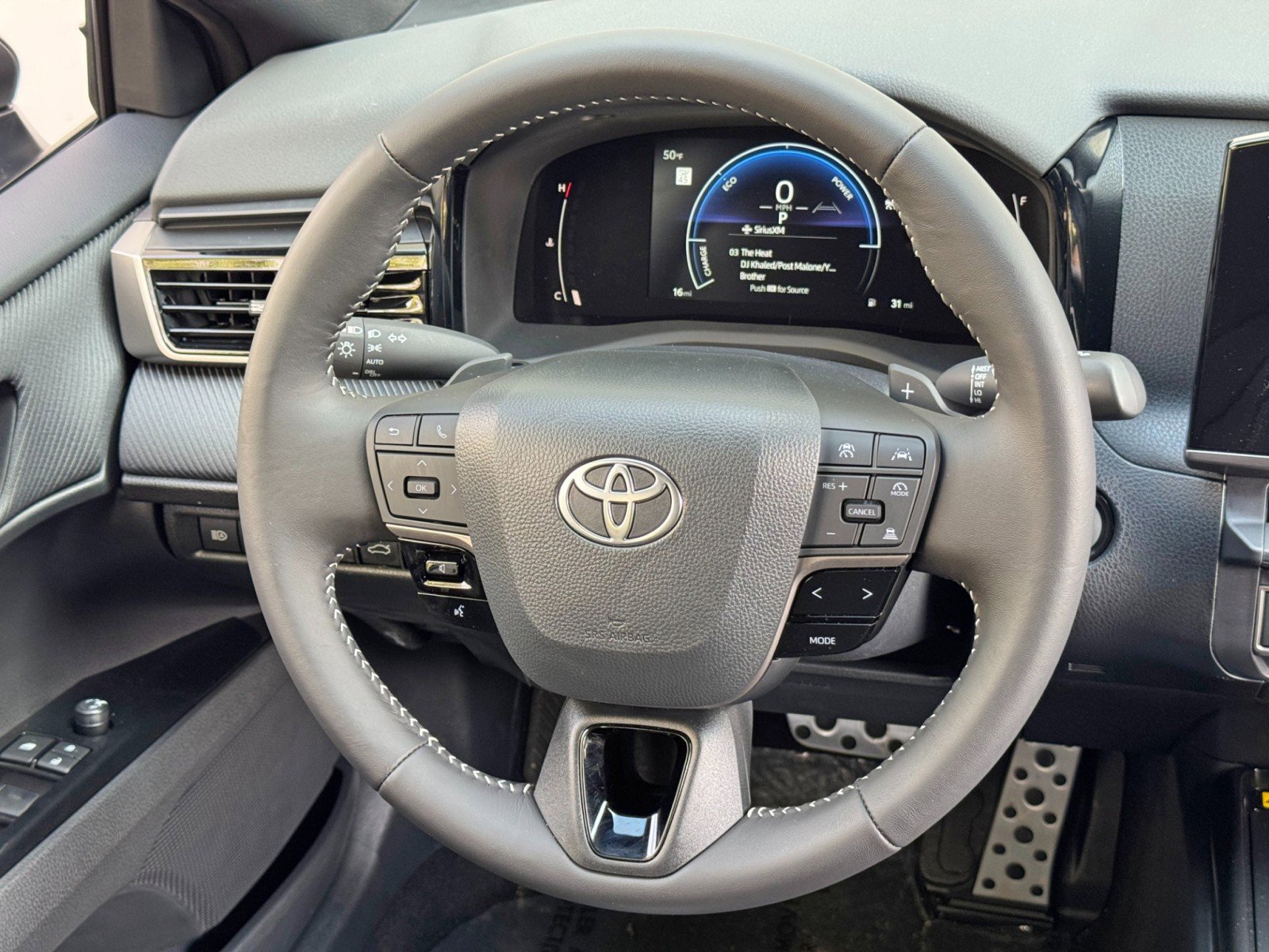 Used 2025 Toyota Camry SE w/ Convenience Package image 17