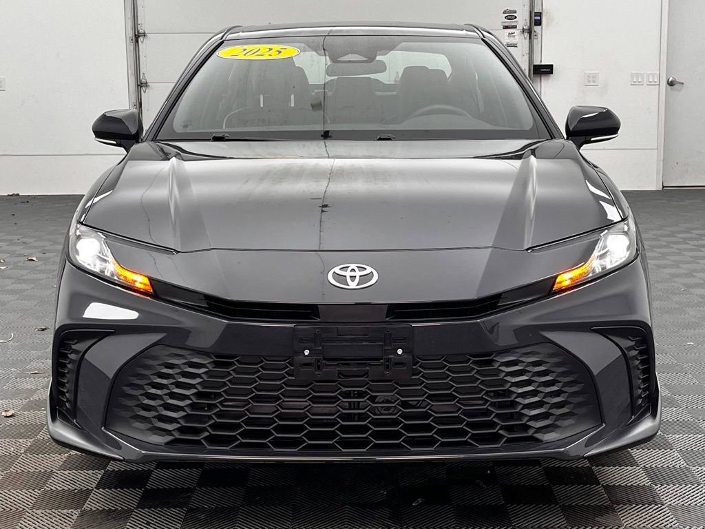 Used 2025 Toyota Camry SE image 13