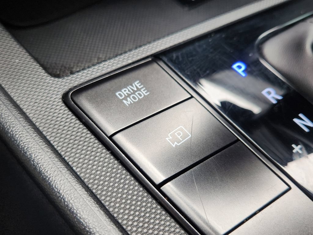 Used 2025 Hyundai Elantra Sport FWD image 19